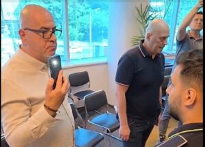 ”Urbea lui Nenea Iancu”. Gerald Georgescu (activistul civic) dat afară din ședința Consiliului Local de Poliția Prahova