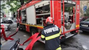 Explozie provocată de scăpări de gaze de la o butelie într-o locuință de pe strada Tismana din municipiul Ploiești.Un  bărbat  a fost diagnosticat cu arsuri de gradele II și III pe aproximativ 45% din suprafața corpului