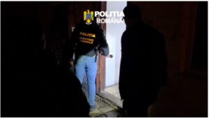 Percheziții domiciliare într-un dosar de furt calificat și tâlhărie calificată.Două persoane au fost reținute